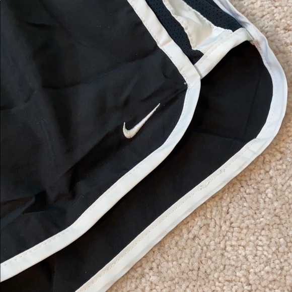 Black Nike shorts - Picture 4 of 9